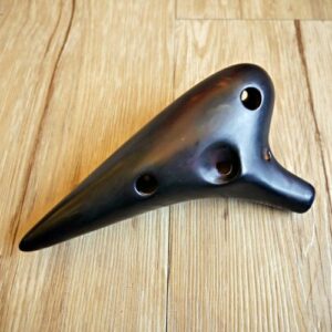 Alternative view of 禾豐窯 12孔陶笛 燻燒 中音C（AC）