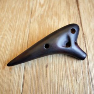 Alternative view of 禾豐窯 12孔陶笛 燻燒 高音C（SC）